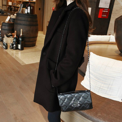 Μεγάλο φθινόπωρο-χειμωνιάτικο παλτό σε κόκκινο, γκρι και μπορντό χρώμα