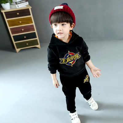 Παιδικό αθλητικό σετ για αγόρια δύο τεμαχίων, κατάλληλο για χειμώνα σε μαύρο και κόκκινο χρώμα