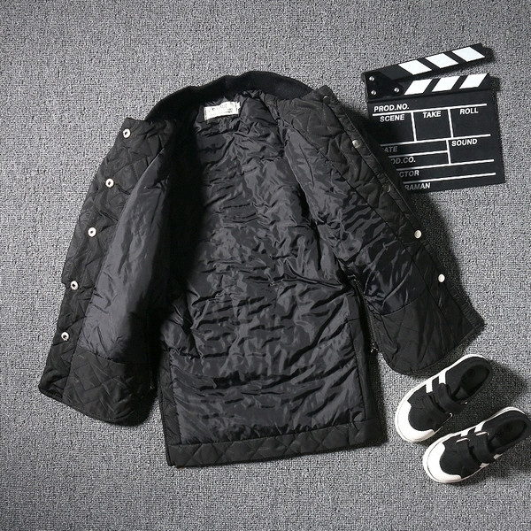 Σπορ-κομψό χειμωνιάτικο σακάκι για αγόρια, μακρύ σχέδιο σε κόκκινο και μαύρο χρώμα