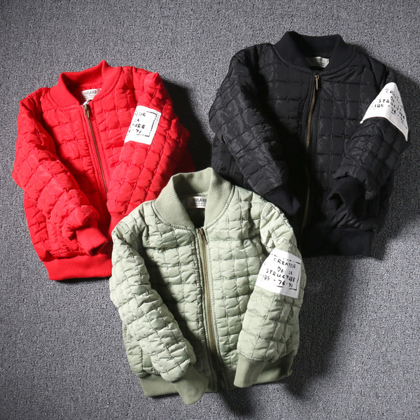 Αθλητικό παχύ χειμωνιάτικο παιδικό μπουφάν για αγόρια με εκτύπωση σε τρία χρώματα