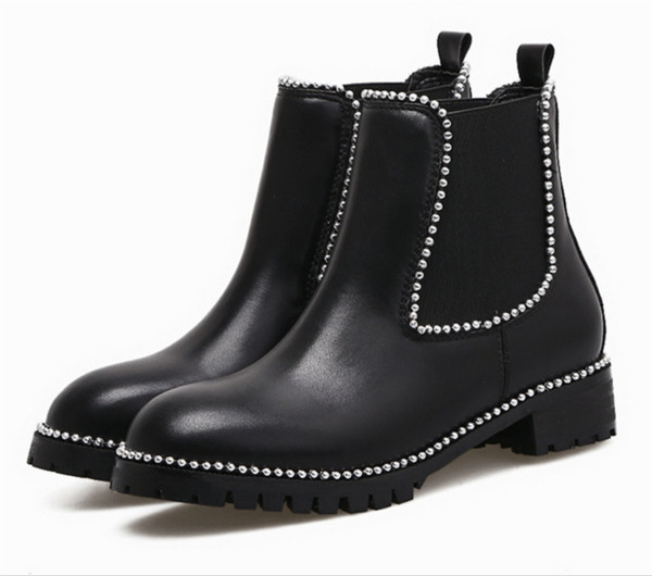 Καθημερινές γυναικείες δερμάτινες μπότες με μικρές λαμπερές πέτρες