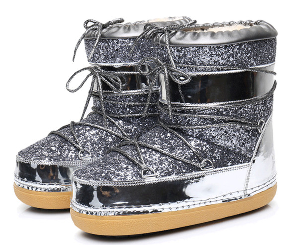 Κυρίες χειμωνιάτικες μπότες με ζεστή επένδυση και αφρώδη επάνω κάλυψη