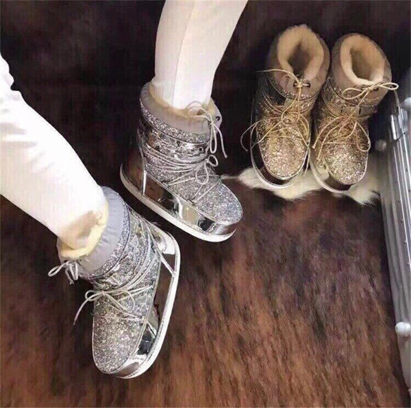 Κυρίες χειμωνιάτικες μπότες με ζεστή επένδυση και αφρώδη επάνω κάλυψη