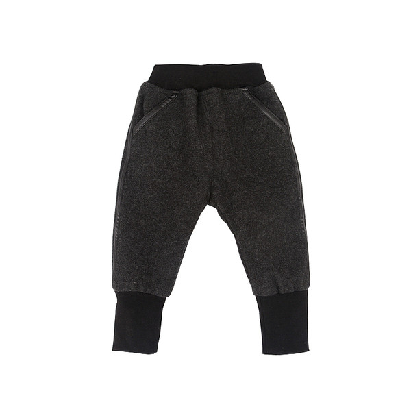 Καθημερινά και αθλητικά παντελόνια για αγόρια σε δύο χρώματα