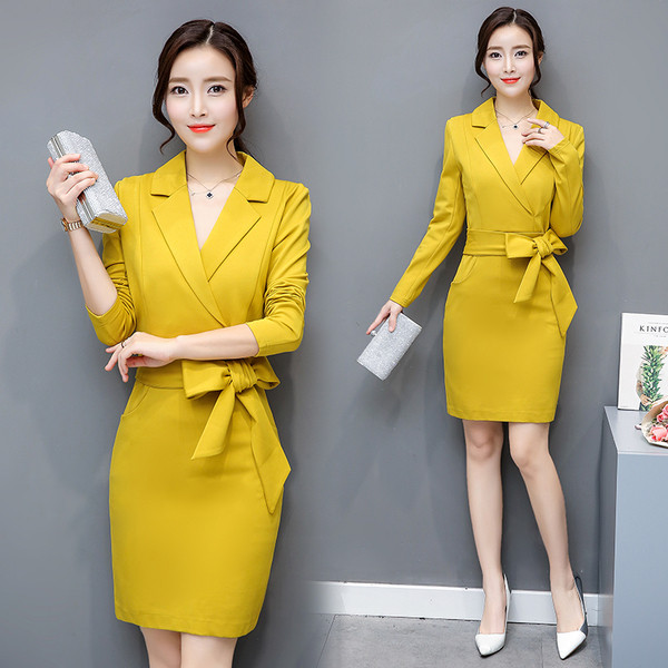 Πολύ κομψό φόρεμα κυρίες με ντεκολτέ σε σχήμα V και μακριά μανίκια