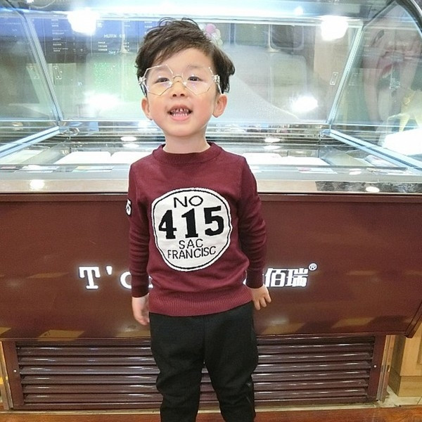 Φθινόπωρο-χειμωνιάτικο πουλόβερ μωρών με κολάρο σε σχήμα O για αγόρια σε κόκκινο και πράσινο χρώμα