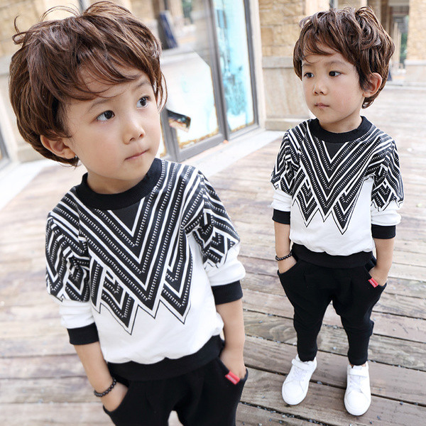 Παιδική μπλούζα για αγόρια, ενδιαφέρον μοντέλο με κολάρο σε σχήμα O και 3/4 μανίκια