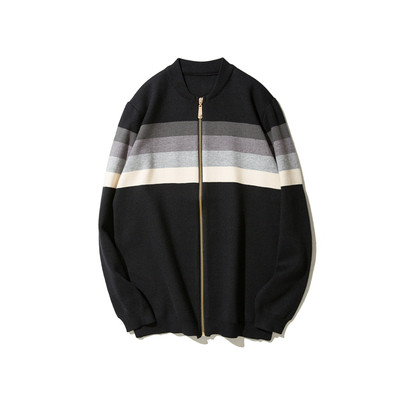 Πολύ ζεστό ανδρικό γιλέκο με ραβδωτές λωρίδες, φερμουάρ και κολάρο σε σχήμα O