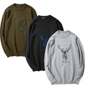 Ανδρικό πουλόβερ με περιλαίμιο σε σχήμα O και κέντημα σε ζώο