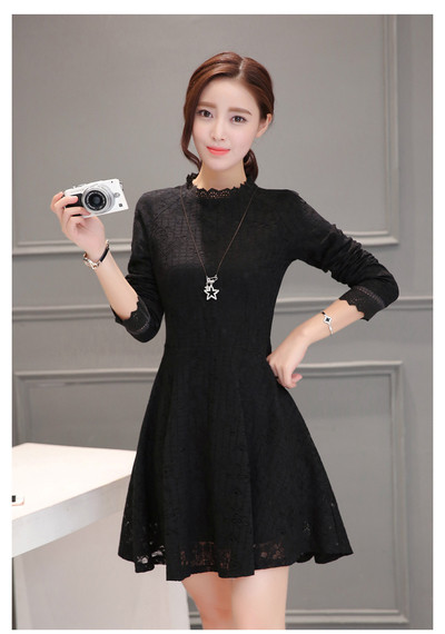 Πολύ κομψό φόρεμα κυρίας με κολάρο σε σχήμα O