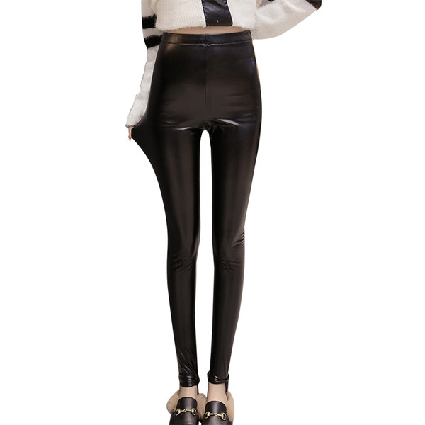 Κομψή δερμάτινη σφήνα σπορ-κομψή κυρία