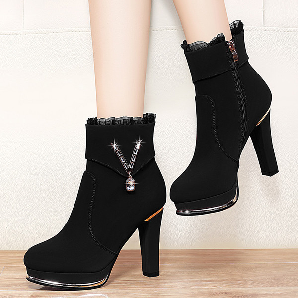 Дамски боти на ток с камъче и дантела в черен и бордо цвят