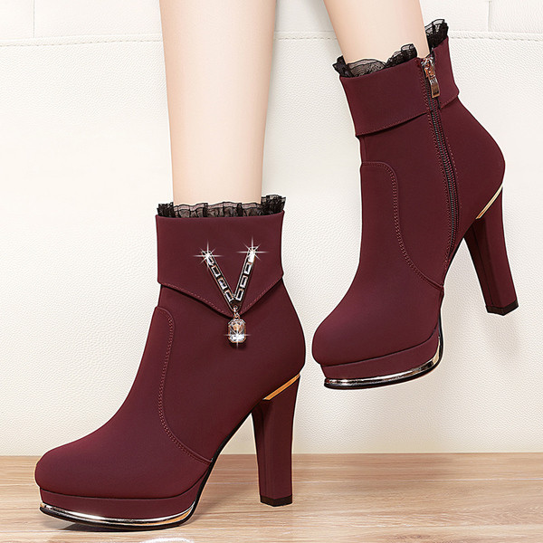 Дамски боти на ток с камъче и дантела в черен и бордо цвят