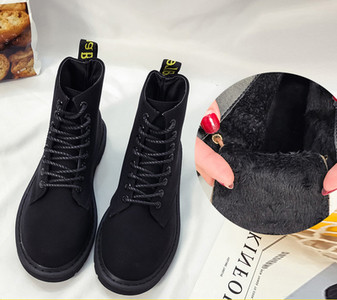 Αθλητικά παπλωμένα κύβοι με επίπεδη μαύρη σόλα