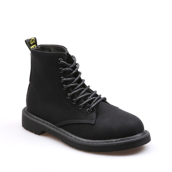 Αθλητικά παπλωμένα κύβοι με επίπεδη μαύρη σόλα