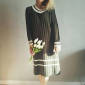 Μακρυμάνικο χιτώνιο με κολάρο σε σχήμα V.