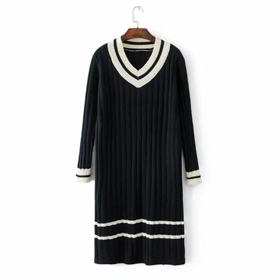 Μακρυμάνικο χιτώνιο με κολάρο σε σχήμα V.