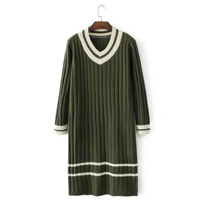 Μακρυμάνικο χιτώνιο με κολάρο σε σχήμα V.