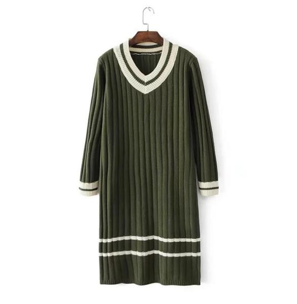 Μακρυμάνικο χιτώνιο με κολάρο σε σχήμα V.