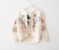 Σύντομο γυναικείο μπουφάν με κολάρο μπέιζμπολ και πολύχρωμα κεντήματα