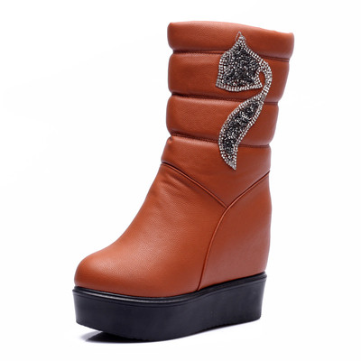 Дамски ботуши на платформа, няколко модела с различна апликация и в няколко цвята