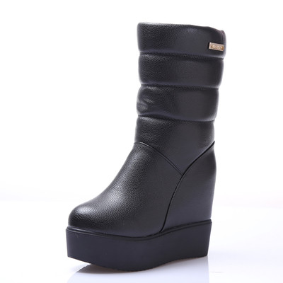 Дамски ботуши на платформа, няколко модела с различна апликация и в няколко цвята