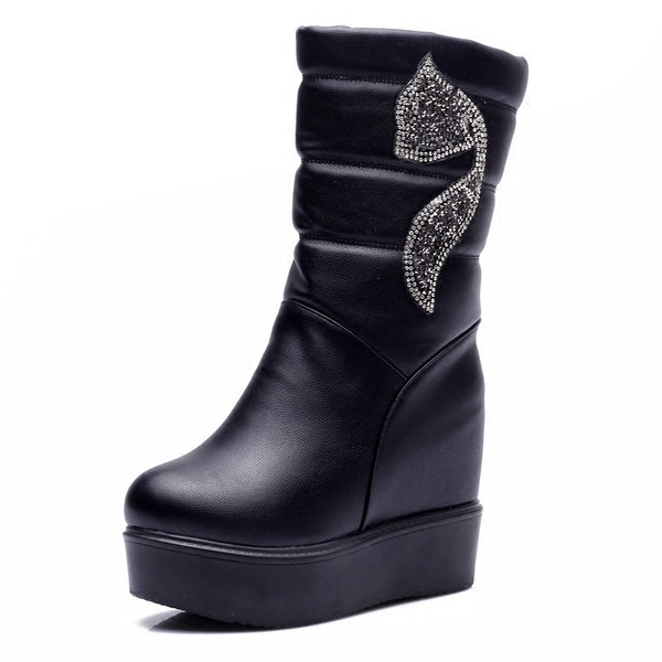 Дамски ботуши на платформа, няколко модела с различна апликация и в няколко цвята 