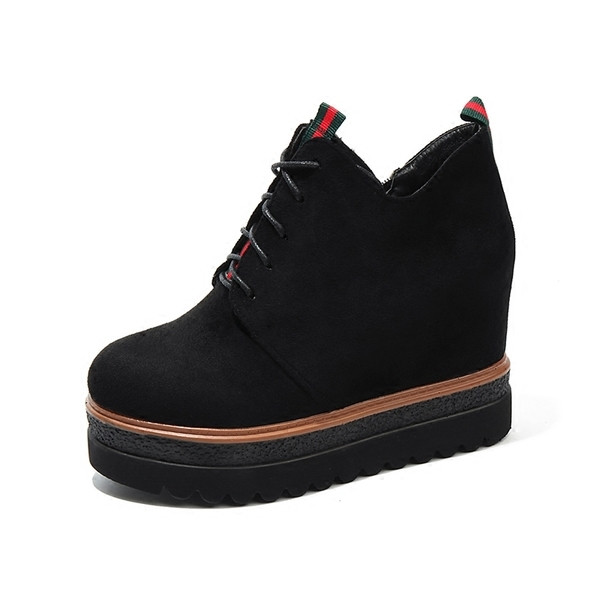 Τρέχουσες μπότες κυρίες με πλατφόρμα, με φερμουάρ και φερμουάρ σε μαύρο χρώμα