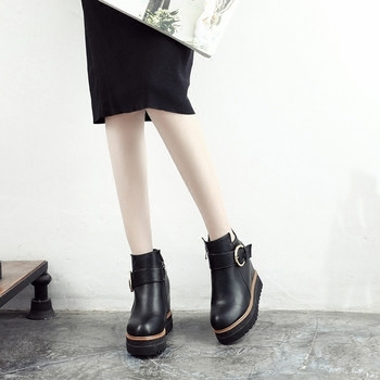 Γυναικείες μπότες με αστέρι mini accent και διακόσμηση ζώνης