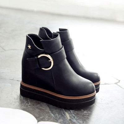 Γυναικείες μπότες με αστέρι mini accent και διακόσμηση ζώνης