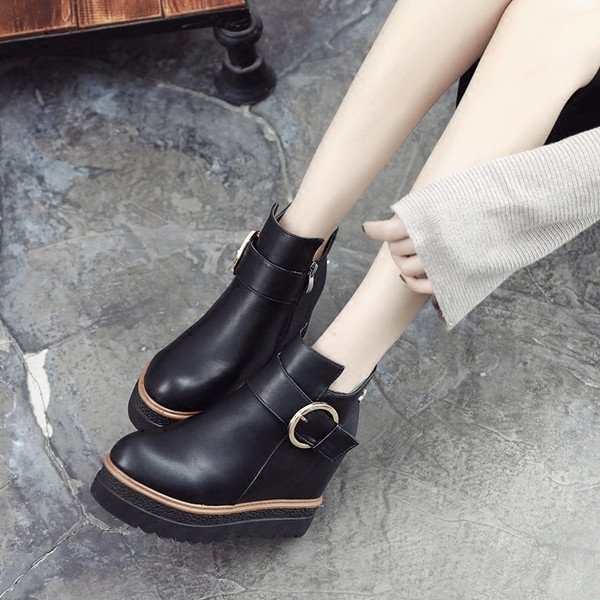 Γυναικείες μπότες με αστέρι mini accent και διακόσμηση ζώνης