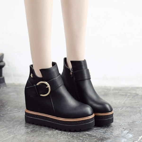 Γυναικείες μπότες με αστέρι mini accent και διακόσμηση ζώνης