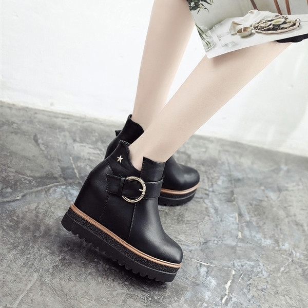 Γυναικείες μπότες με αστέρι mini accent και διακόσμηση ζώνης