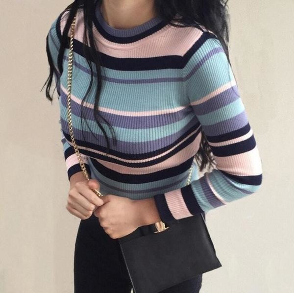 Καθημερινή κυρίες πουλόβερ σε ρέοντα χρώματα με κολάρο σε σχήμα O