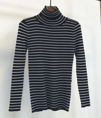 Πρακτική μπλούζα με μακριά μανίκια και μακρυμάνικο με λοξό περιλαίμιο, ριγέ