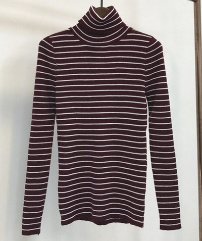 Πρακτική μπλούζα με μακριά μανίκια και μακρυμάνικο με λοξό περιλαίμιο, ριγέ