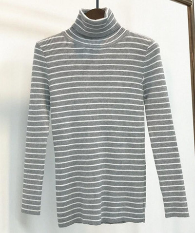 Πρακτική μπλούζα με μακριά μανίκια και μακρυμάνικο με λοξό περιλαίμιο, ριγέ