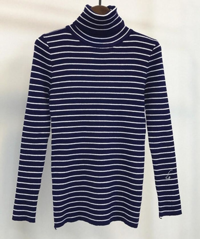 Πρακτική μπλούζα με μακριά μανίκια και μακρυμάνικο με λοξό περιλαίμιο, ριγέ