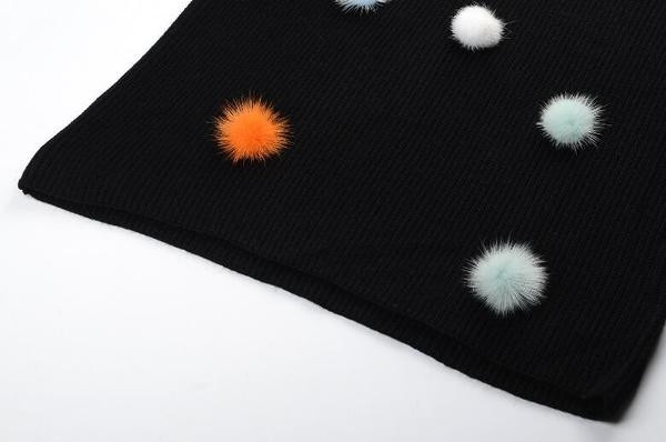 Ένα σύγχρονο πουλόβερ κυρίες με ένα μαλακό fleece