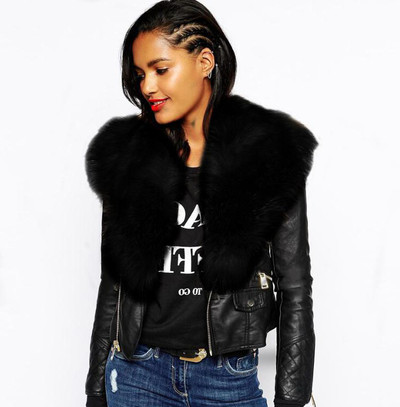 Стилно дамско яке от мека еко кожа + актуална пухена яка 