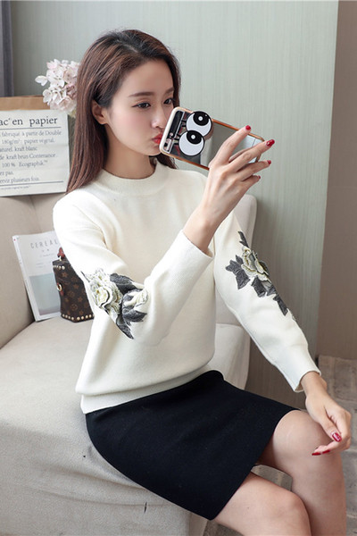 Γυναικεία πουλόβερ με κολάρο σε σχήμα O με κεντήματα σε διάφορα χρώματα