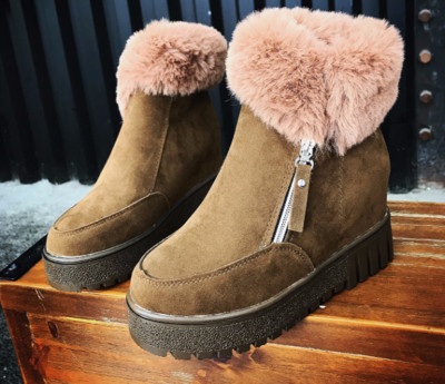 Дамски зимни боти с груба неплъзгаща се подметка и мек пух