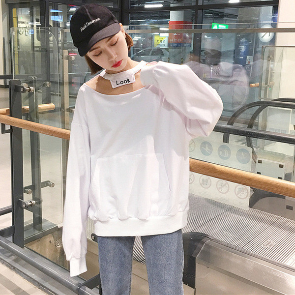 Καθαρό πουλόβερ πουλόβερ σε ευρύ μοτίβο με ένταση λαιμού και πολύχρωμη επιγραφή