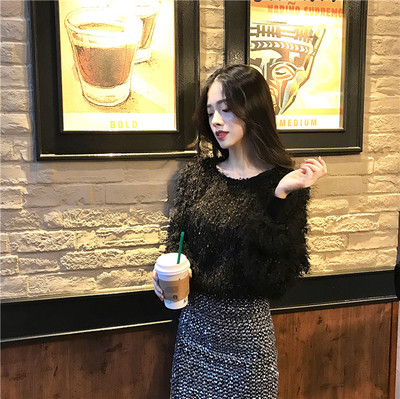 Κυρίες ενδιαφέρουσα μπλούζα με περιθώρια σε άσπρο και μαύρο χρώμα