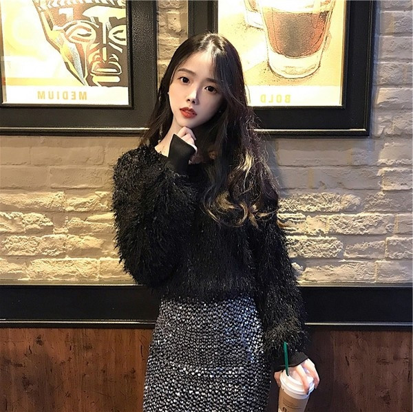 Κυρίες ενδιαφέρουσα μπλούζα με περιθώρια σε άσπρο και μαύρο χρώμα