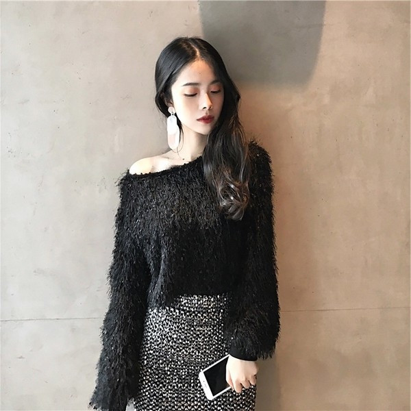 Κυρίες ενδιαφέρουσα μπλούζα με περιθώρια σε άσπρο και μαύρο χρώμα