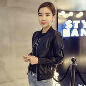 Стилно дамско яке от еко кожа с О-образна яка с декоративен цип на ръкавите в черен цвят