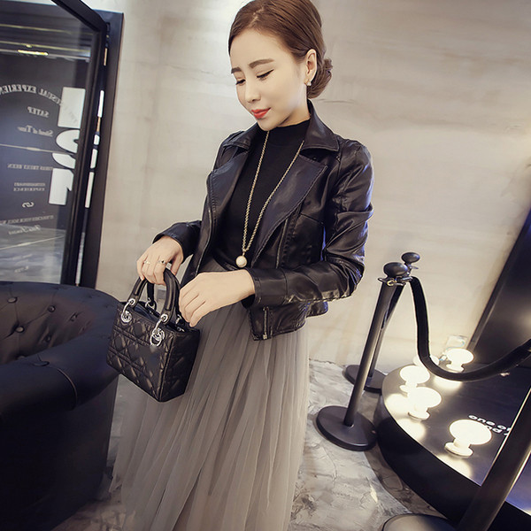 Модерно дамско яке от еко кожа,скъсен модел с декоративен цип на гърба