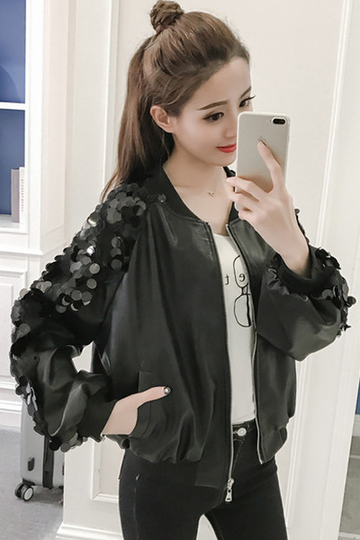 Дамско яке от еко кожа с О-образна яка и интересни декоративни пайети на ръкавите