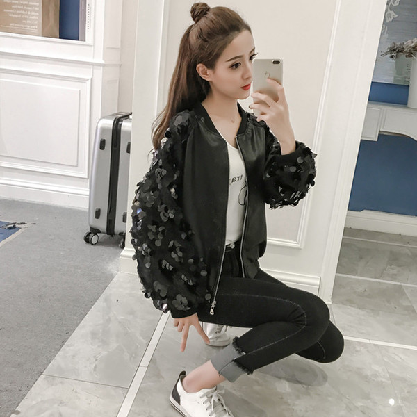 Дамско яке от еко кожа с О-образна яка и интересни декоративни пайети на ръкавите